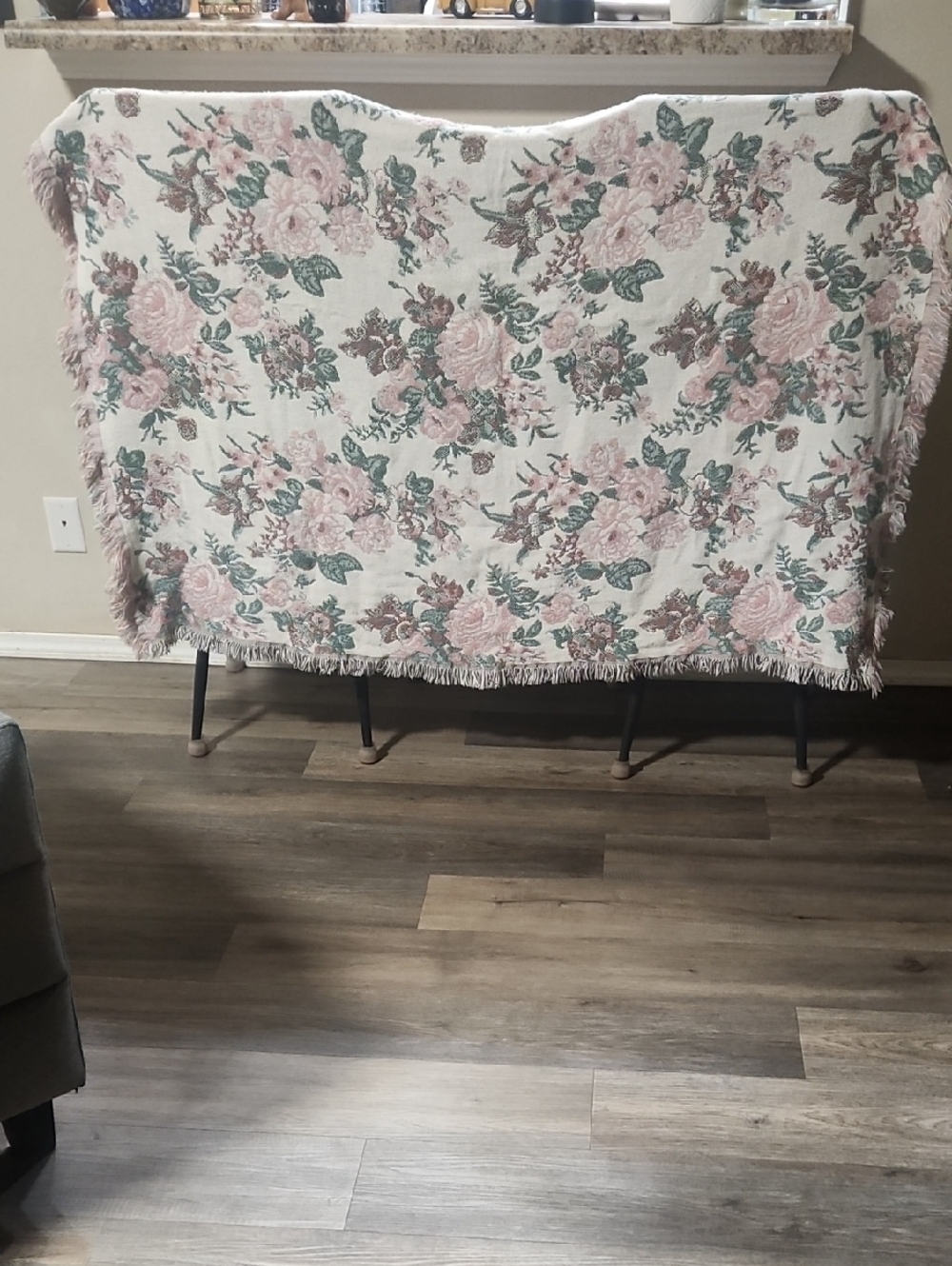 Vintage Floral Pink & Green Woven Throw Blanket Tapestry, Fringe. Two-sided